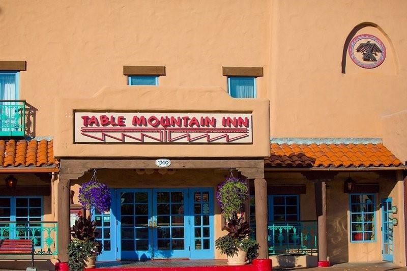 Table Mountain Inn Golden Ngoại thất bức ảnh